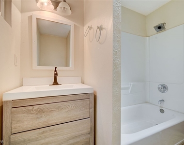 3917 W Oakey Boulevard - Photo Thumbnail 23
