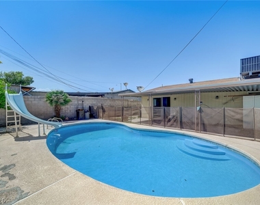 3917 W Oakey Boulevard - Photo Thumbnail 32