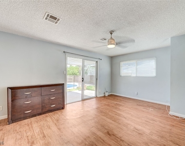 3917 W Oakey Boulevard - Photo Thumbnail 13