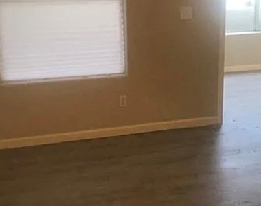 700 Capri Drive - Photo Thumbnail 3