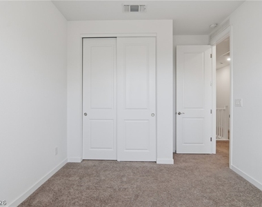 11403 Ethereal Landing Avenue - Photo Thumbnail 34