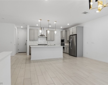 11403 Ethereal Landing Avenue - Photo Thumbnail 5