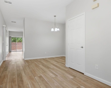 3632 Carisbrook Drive - Photo Thumbnail 3