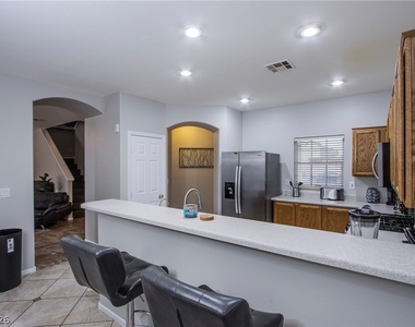 6429 Corrie Canyon Street - Photo Thumbnail 27