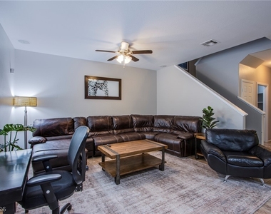 6429 Corrie Canyon Street - Photo Thumbnail 23