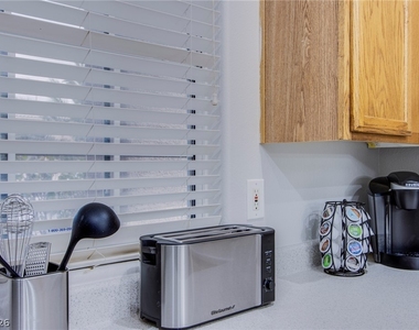 6429 Corrie Canyon Street - Photo Thumbnail 33
