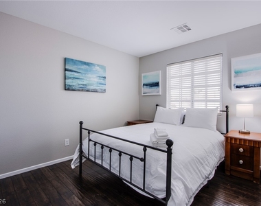 6429 Corrie Canyon Street - Photo Thumbnail 13
