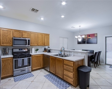 6429 Corrie Canyon Street - Photo Thumbnail 29