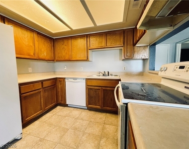3716 Snorkel Circle - Photo Thumbnail 11