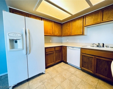 3716 Snorkel Circle - Photo Thumbnail 12