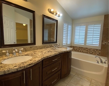 8111 Cimarron Meadows Way - Photo Thumbnail 14
