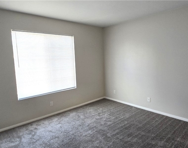 2121 Sealion Drive - Photo Thumbnail 8