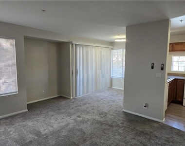 2121 Sealion Drive - Photo Thumbnail 2