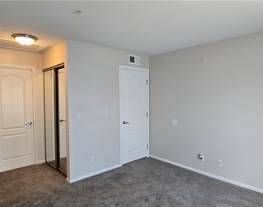 2121 Sealion Drive - Photo Thumbnail 7