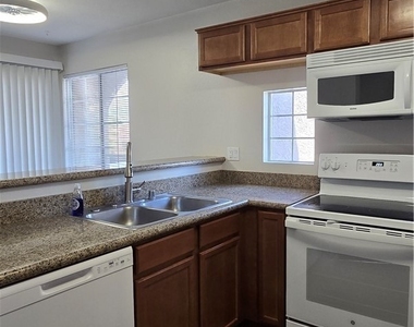 2121 Sealion Drive - Photo Thumbnail 4