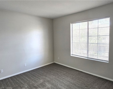 2121 Sealion Drive - Photo Thumbnail 11