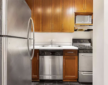  East 63rd Street - Photo Thumbnail 8