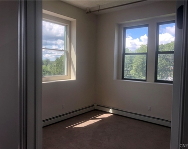 617 E Hiawatha Boulevard - Photo Thumbnail 6