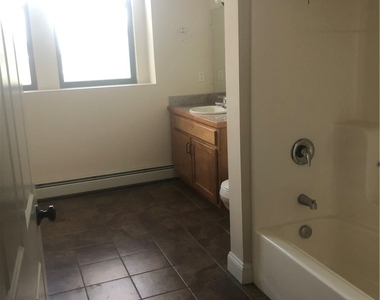 617 E Hiawatha Boulevard - Photo Thumbnail 3