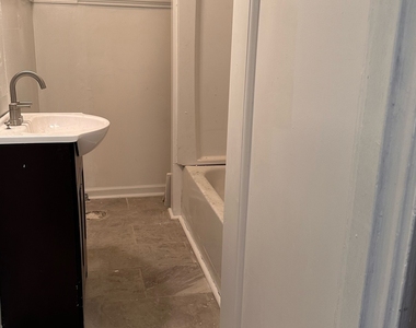 1284 Hillyer Avenue - Photo Thumbnail 6