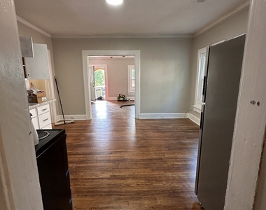 1284 Hillyer Avenue - Photo Thumbnail 3