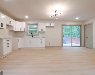 4396 Greenleaf Circle - Photo Thumbnail 5