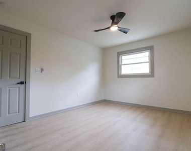 4396 Greenleaf Circle - Photo Thumbnail 12