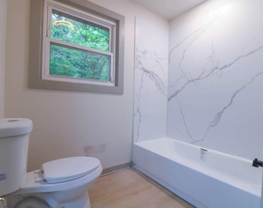 4396 Greenleaf Circle - Photo Thumbnail 10