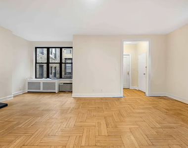 107 East 63rd Street - Photo Thumbnail 1