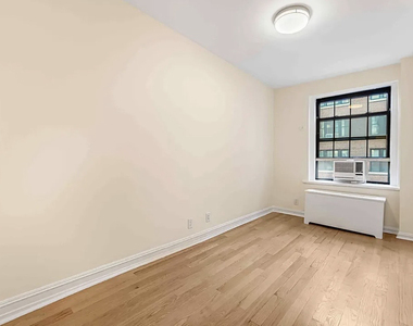 107 East 63rd Street - Photo Thumbnail 6