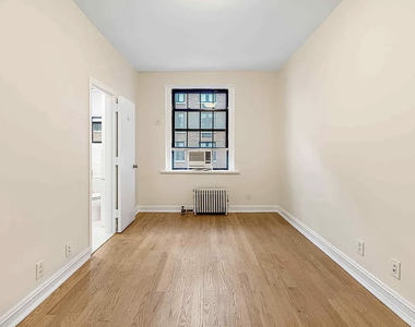 107 East 63rd Street - Photo Thumbnail 4