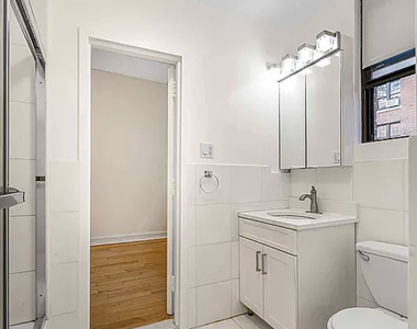107 East 63rd Street - Photo Thumbnail 2
