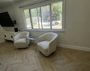 1202 Thomas Avenue - Photo Thumbnail 4