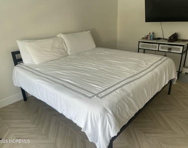 1202 Thomas Avenue - Photo Thumbnail 6