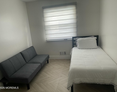 1202 Thomas Avenue - Photo Thumbnail 9