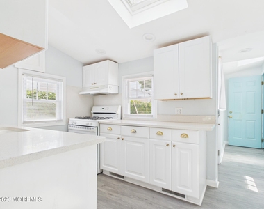 325 15th Avenue - Photo Thumbnail 3