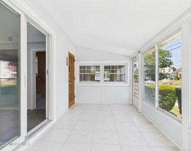 325 15th Avenue - Photo Thumbnail 7