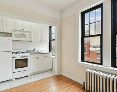 West 10th Street - Photo Thumbnail 2