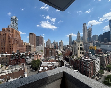 Greenwich Street - Photo Thumbnail 5