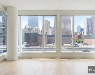 West 43rd Street - Photo Thumbnail 1