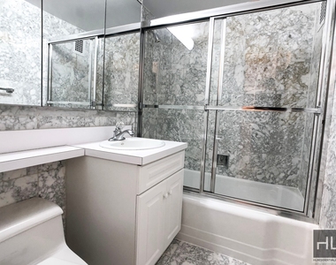 East 71st Street - Photo Thumbnail 3