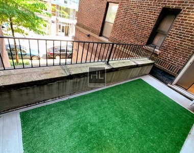 Stanton Street - Photo Thumbnail 5