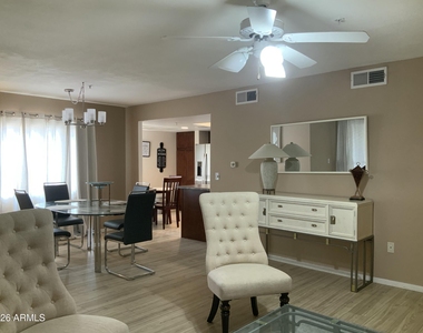 9745 N 95th Street - Photo Thumbnail 13