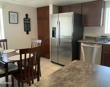 9745 N 95th Street - Photo Thumbnail 7