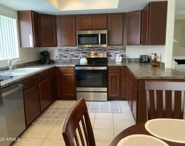 9745 N 95th Street - Photo Thumbnail 5
