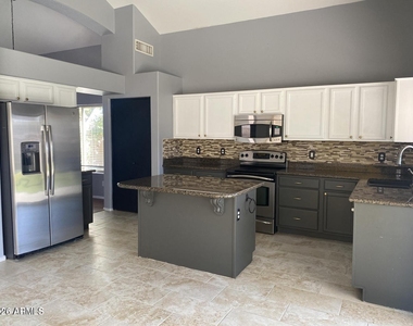 7203 W Irma Lane - Photo Thumbnail 11