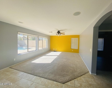 7203 W Irma Lane - Photo Thumbnail 8