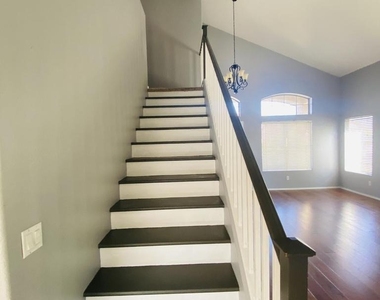 7203 W Irma Lane - Photo Thumbnail 4
