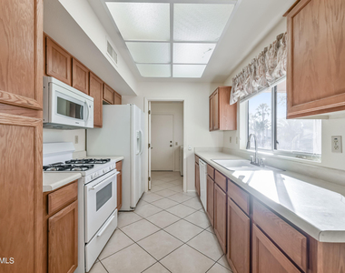 21614 N 139th Drive - Photo Thumbnail 8