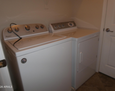 9184 W Meadow Drive - Photo Thumbnail 16